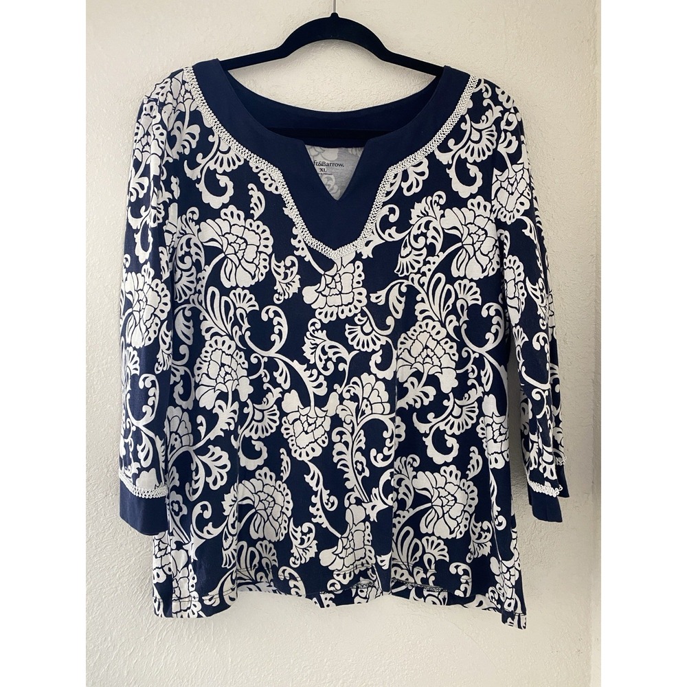 Croft & Barrow Womens Size XL Navy And White Pattern V-Neck 3/4 Sleeve Shirt